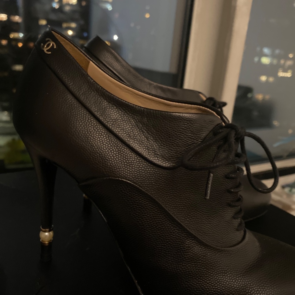 Chanel lace up calfskin - Picture 2 of 5